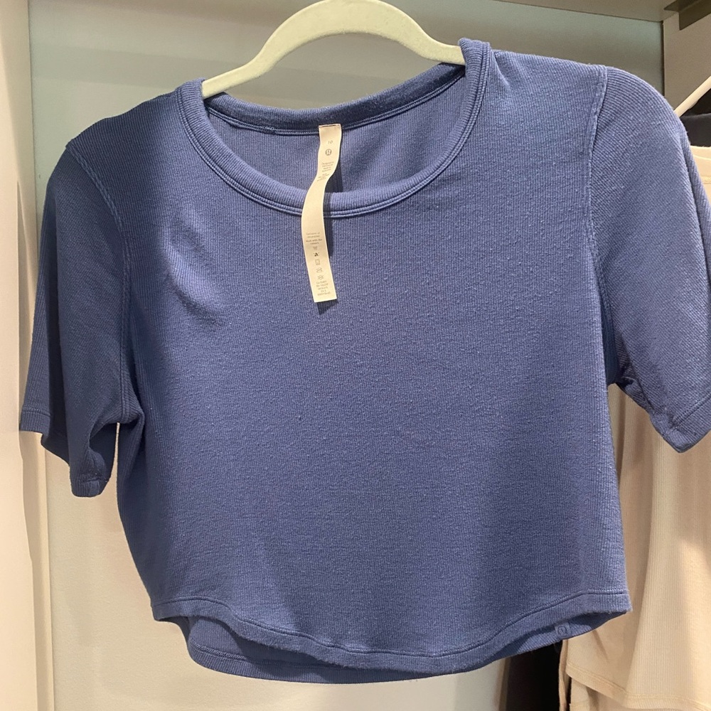 Lululemon hold tight curve hem crop top